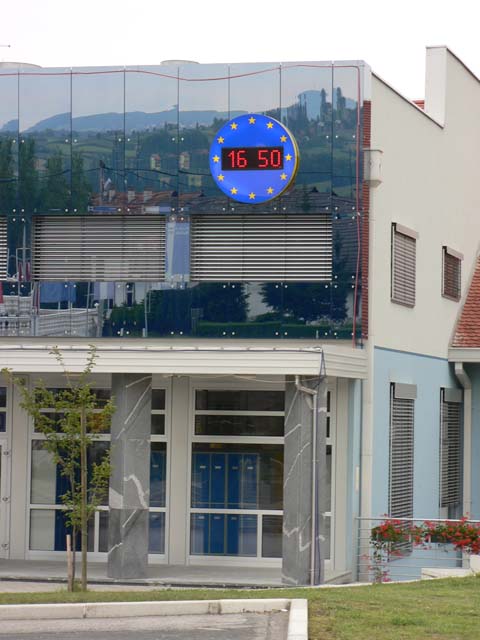 F660-Slovenien-Euro-Uhr